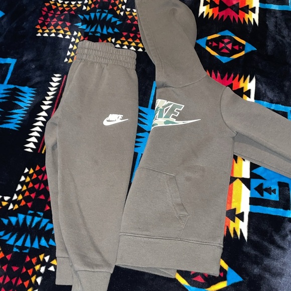 Nike set - Picture 3 of 7